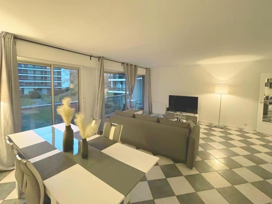 Apartamento 9 Min From Chateau De Vincennes - Paris & Disney Saint-Maurice  Exterior foto
